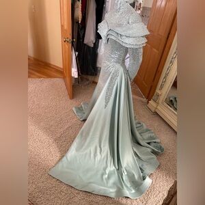Elegant Mint Green Evening Gown